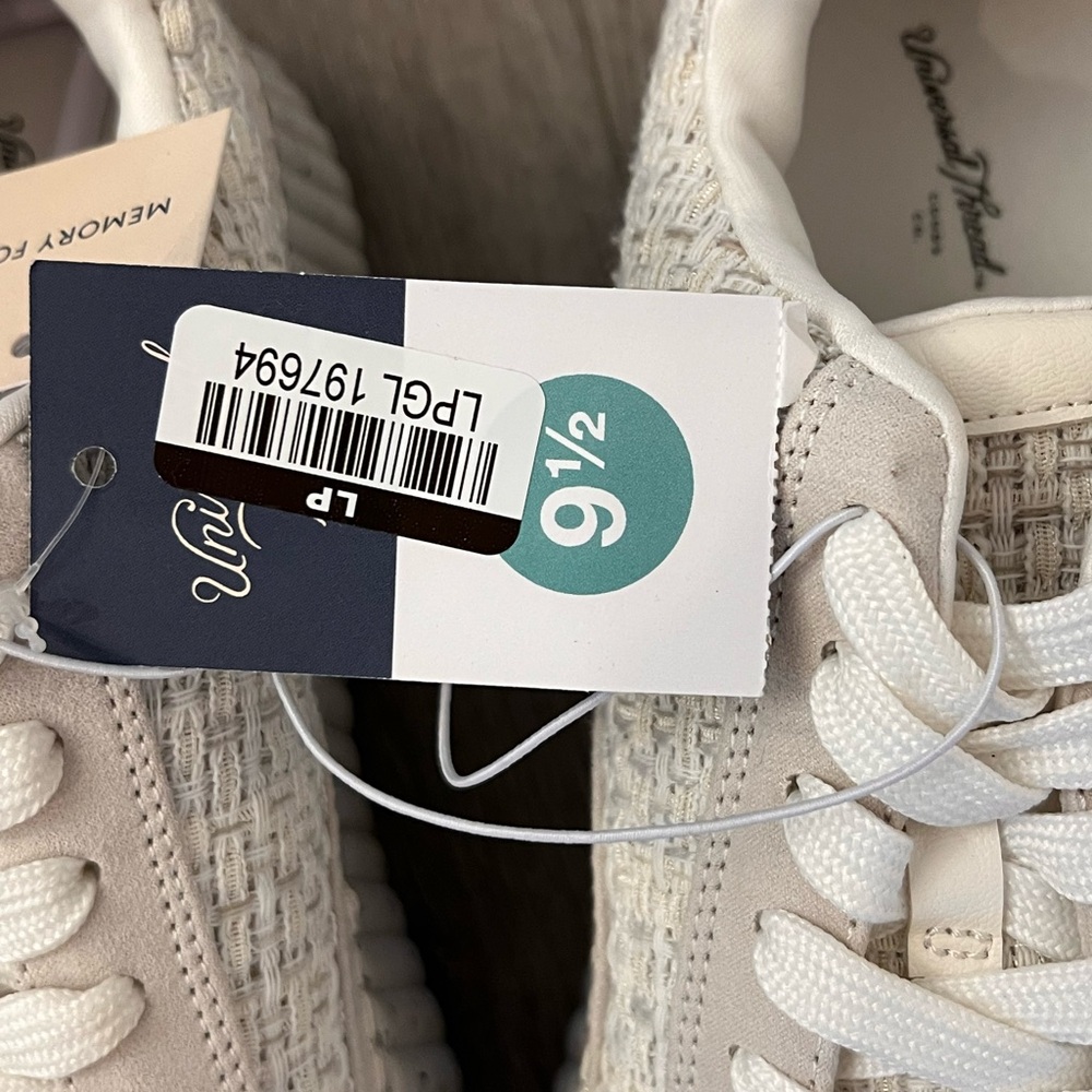 Universal Thread Cream Athletic Shoe NWT - Picture 4 of 6